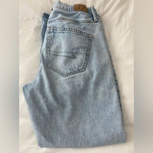 American Eagle Wide Leg Jeans.   Size 4 SHORT.  Worn a couple times.